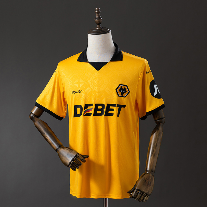 Camisola Principal Wolverhampton Wanderers 25/26